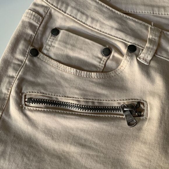 Max Tan Jeans  - Picture 7 of 8